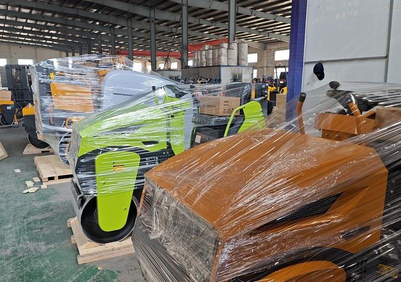 持續(xù)交貨中！奔馬小型壓路機出口發(fā)貨